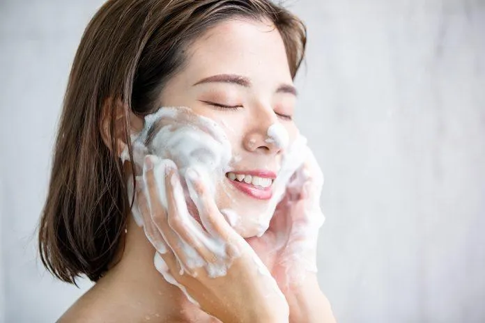 Double Cleansing - phương pháp làm sạch da 2 bước (Ảnh: Internet)