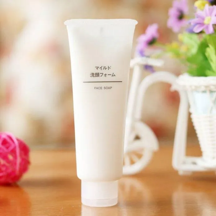 Thiết kế sửa rửa mặt Muji Face Soap Moisture đơn giản, tiện lợi (Nguồn: Internet)