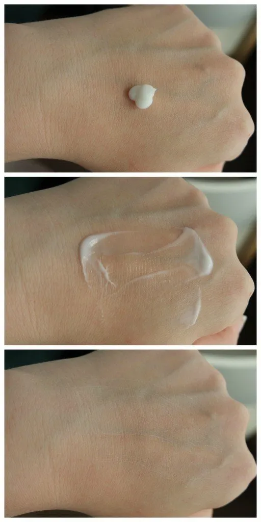 Simple Kind To Skin Hydrating Light Moisturiser có màu trắng đục. (Nguồn: Internet)