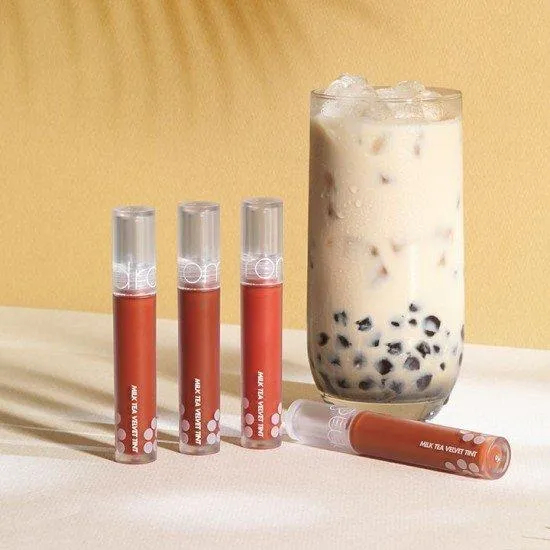 Romand Milk Tea Velvet Tint có thiết kế xinh xắn như một thỏi son "trà sữa". (nguồn: Internet)