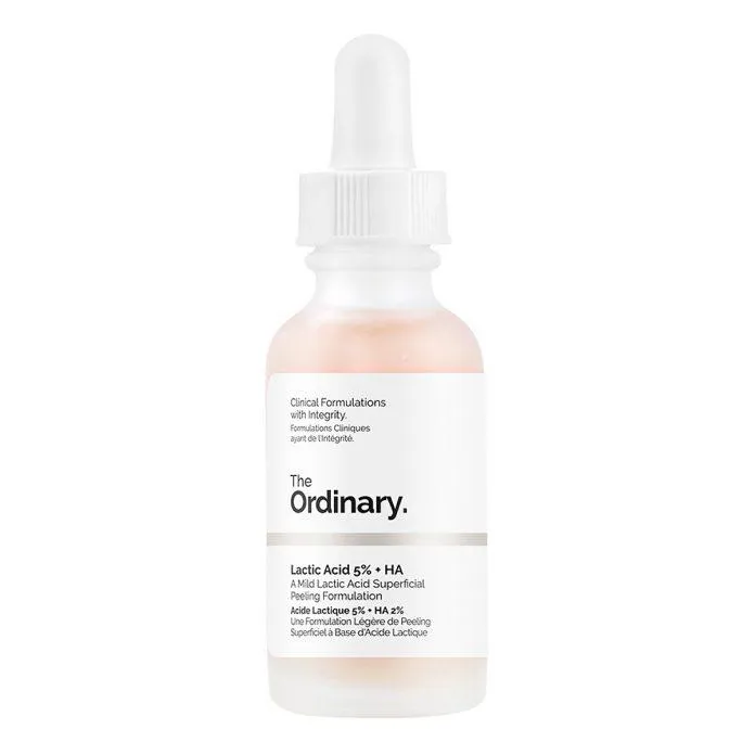 The Ordinary Lactic Acid 5% + HA một trong những công thức nhẹ nhất trên thị trường, lý tưởng cho người mới sử dụng axit.