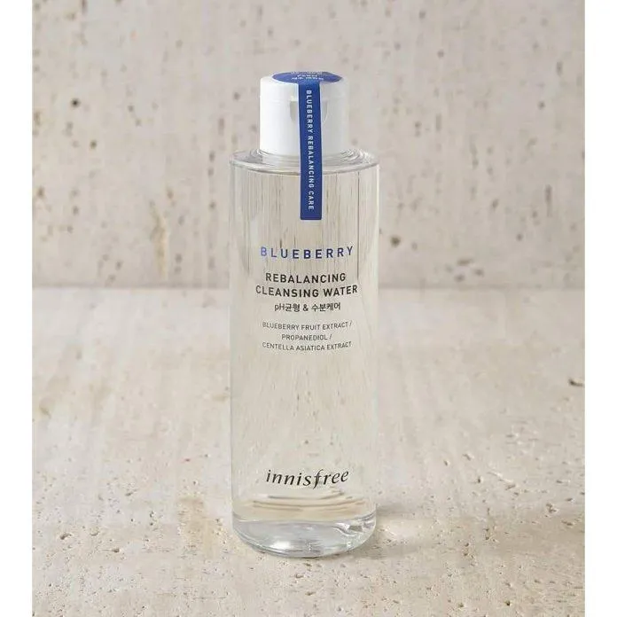 Nước tẩy trang Innisfree Blueberry Rebalancing Cleansing Water (ảnh: internet)