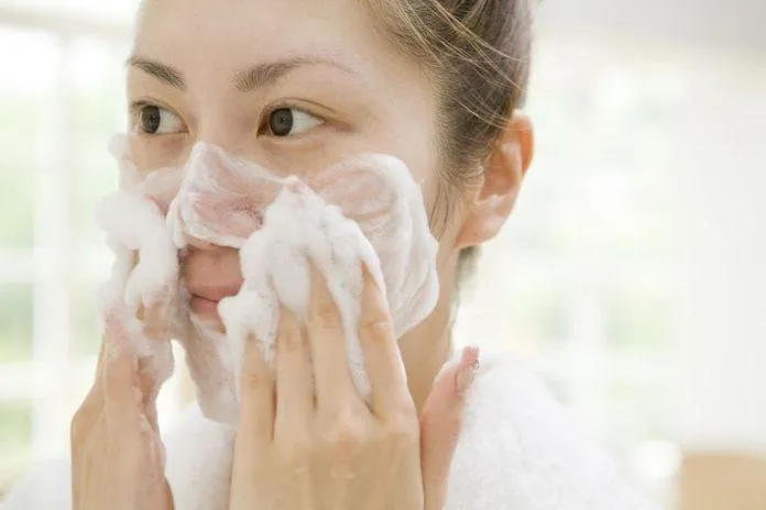 Cách chăm sóc da mặt sau sinh như thế nào để lấy lại làn da căng bóng mịn màng?