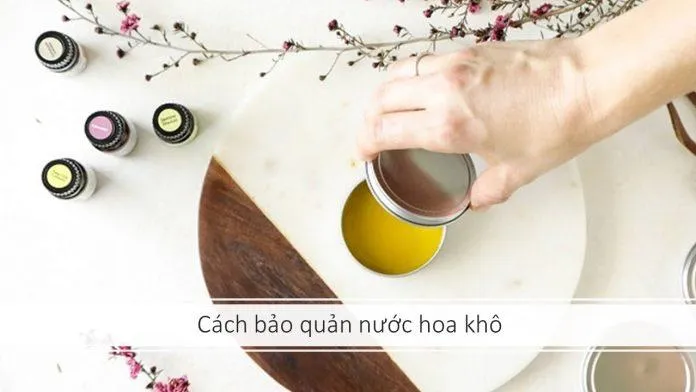 Cách sử dụng và bảo quản nước hoa khô (Ảnh: nquynhvy).