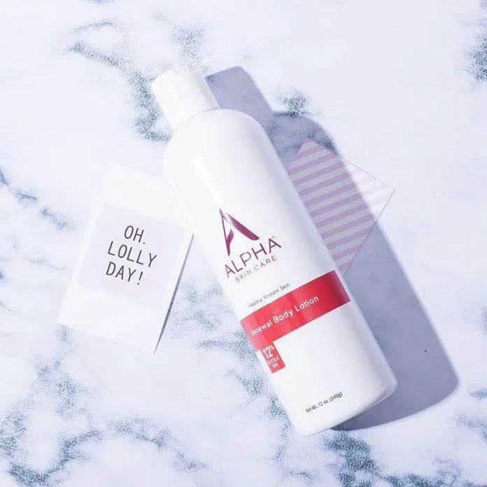 Tảy da chết hóa học làm sáng da Alpha Skincare Revitalizing Body Lotion 12% AHA (Ảnh: Internet).