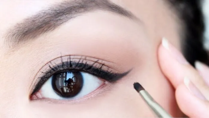 Hướng dẫn kẻ eyeliner 