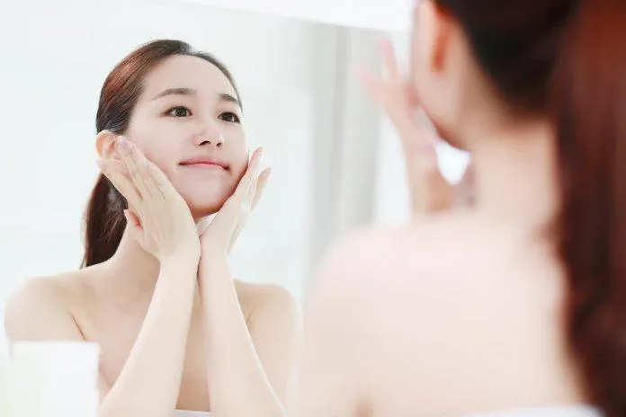 Skincare giúp làn da căng bóng và trẻ trung(Nguồn: Internet)