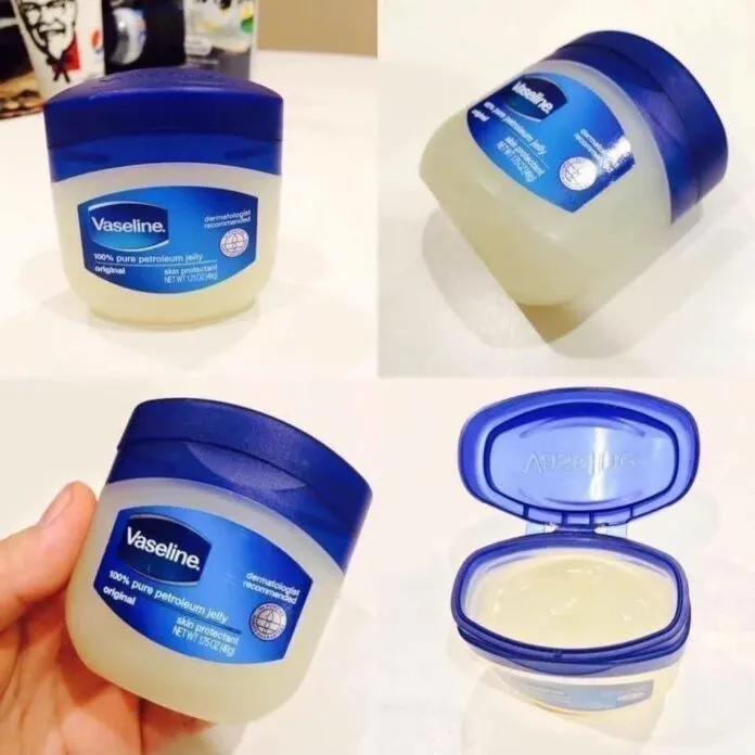 Dưỡng mi với vaseline