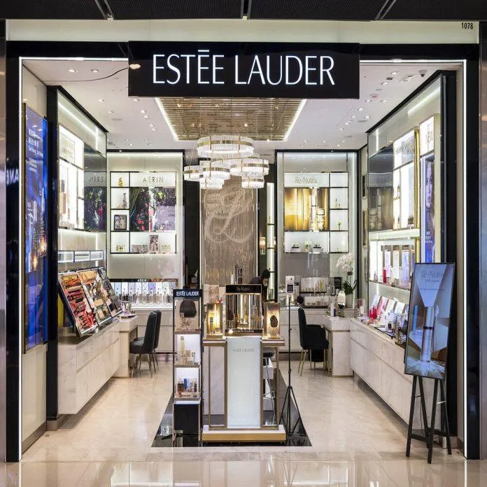 Có thể mua sản phẩm ESTEE LAUDER chính hãng tại nhiều địa điểm (Nguồn: Internet)