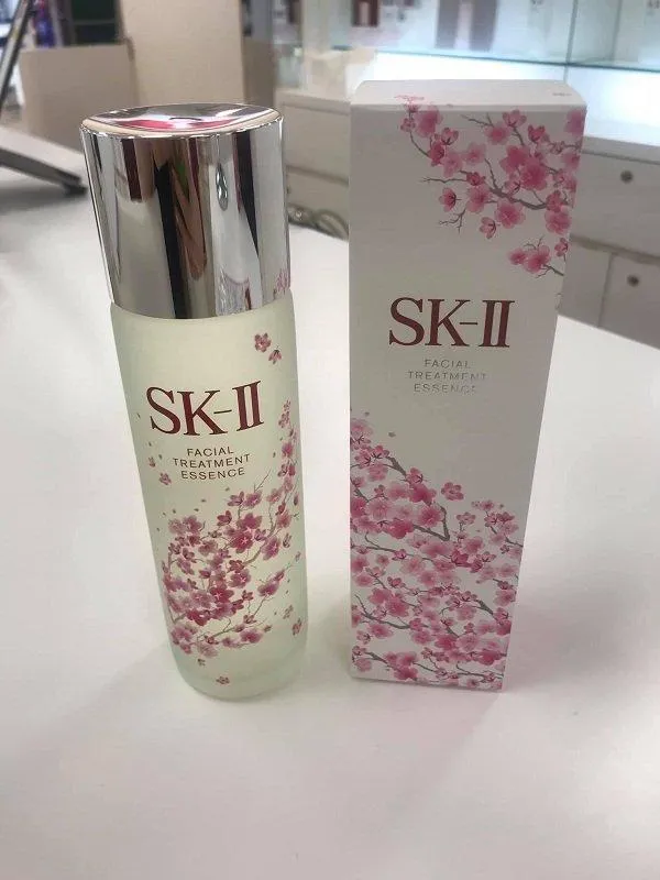 Nước thần SK II Facial Treatment Essence phiên bản hoa anh đào cho làn da trắng mịn, trong suốt như pha lê