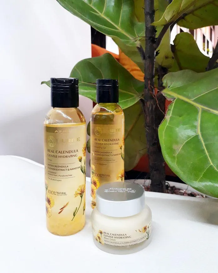 Review bộ dưỡng da siêu cấp ẩm Purité Real Calendula Gentle Hydrating - Bản dupe hoàn hảo của Kiehls Calendula bộ dưỡng da bộ dưỡng da hoa cúc cấp ẩm Chiết xuất hoa cúc dưỡng ẩm dưỡng ẩm da dưỡng da giá rẻ hoa cúc làm dịu da mỹ phẩm nước cân bằng phục hồi da Purité Purité Real Calendula Gentle Hydrating Purité Real Calendula Hydrating Facial Wash Purité Real Calendula Hydrating Toner Purité Real Calendula Hydrating Water Cream review review mỹ phẩm rửa mặt siêu cấp ẩm so sánh thương hiệu