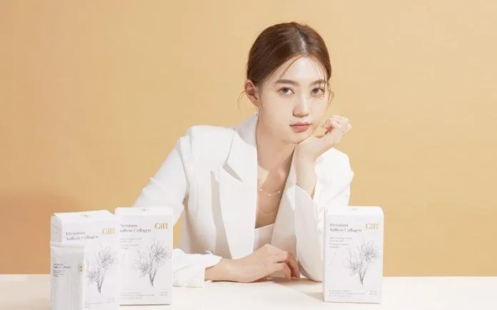 Bột uống collagen của Gilaa có bao bì chia thành từng gói nhỏ tiện dùng, mùi vị chanh chua ngọt nên uống với nước lọc cũng không bị tanh. (Nguồn: Internet)