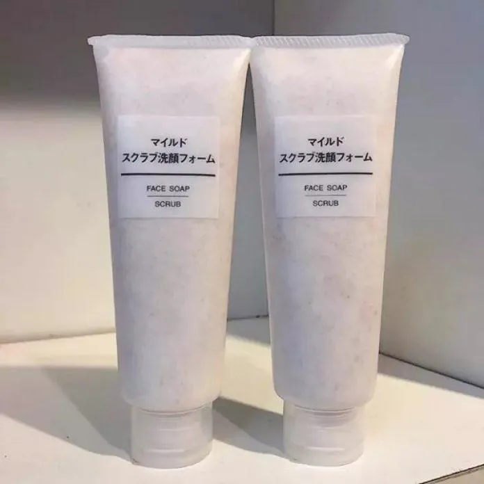 Muji Face Soap Scrub là dòng sữa rửa mặt chứa hạt tạo bọt giúp làm sạch và tẩy da chết hiệu quả (nguồn: internet)