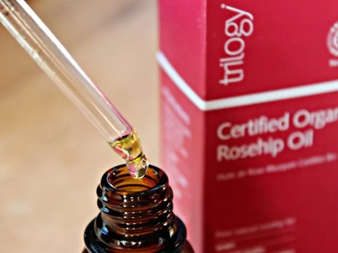 Review dầu dưỡng ẩm Trilogy Certified Organic Rosehip Oil