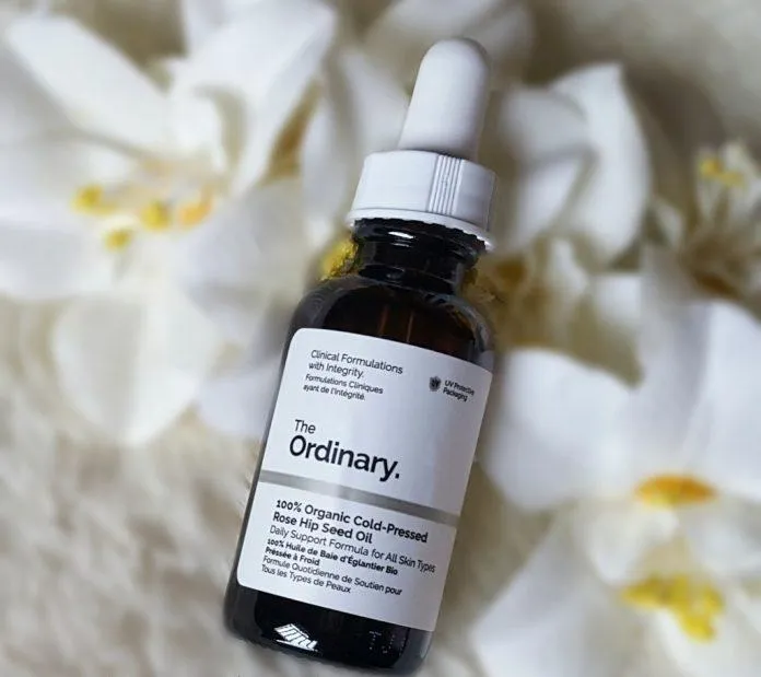 Dầu dưỡng The Ordinary 100% Organic Cold-Pressed Rose Hip Seed Oil dưỡng da trắng mịn, đều màu (ảnh: internet)