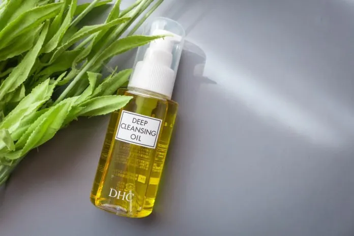 Review dầu tẩy trang cho da nhờn DHC Deep Cleansing Oil 