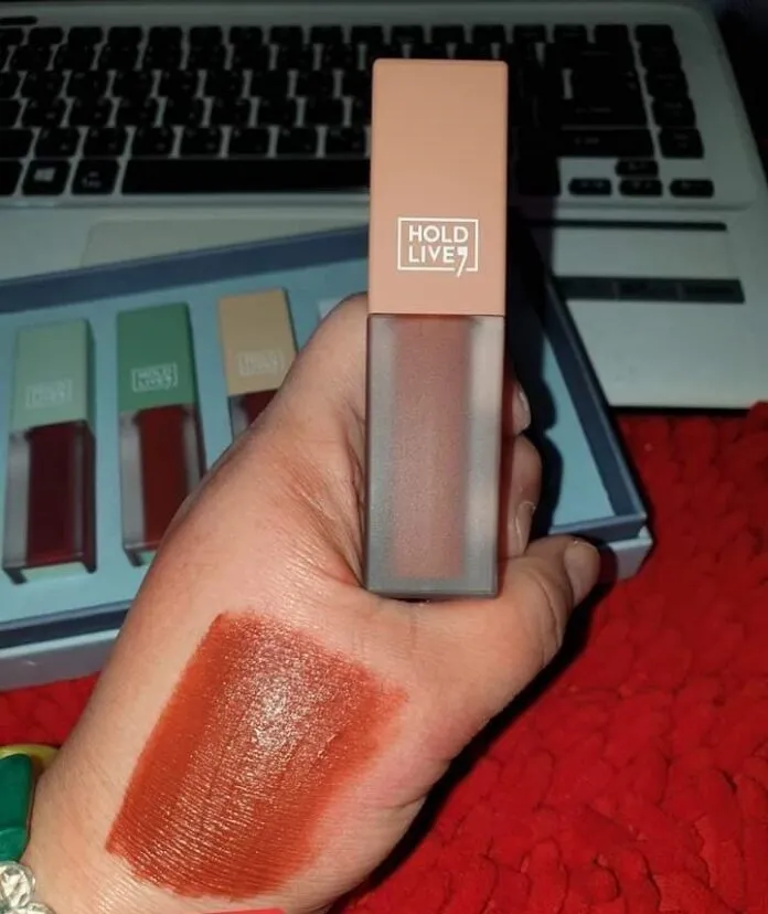 Màu 646 nâu cam đỏ đất son Hold Live Orchid Love Matte Lip