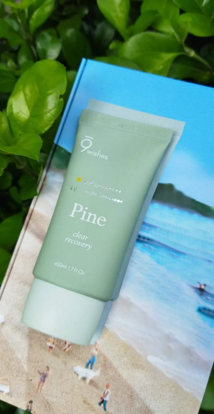 Kem chống nắng 9 Wishes Pine Treatment Sunscreen SPF50+ PA++++ chống nắng mạnh mẽ và chứa nhiều chiết xuất thực vật chống oxy hóa cho da (nguồn: Blogphunu.edu.vn).