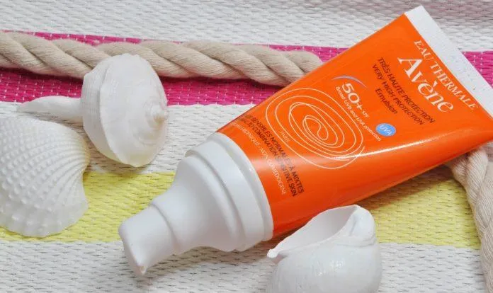 Kem chống nắng Avène SPF 50+ dạng pump rất dễ sử dụng (Ảnh: Internet)