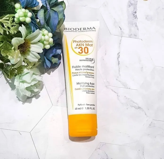 Kem chống nắng Bioderma Photoderm AKN Mat SPF 30 