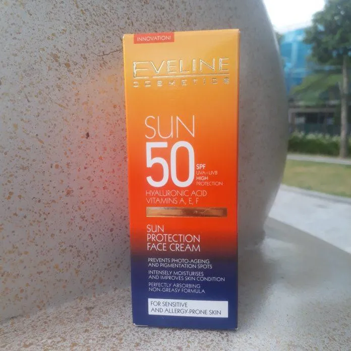 Review kem chống nắng cho da nhạy cảm Eveline Sun Protection Face Cream SPF 50