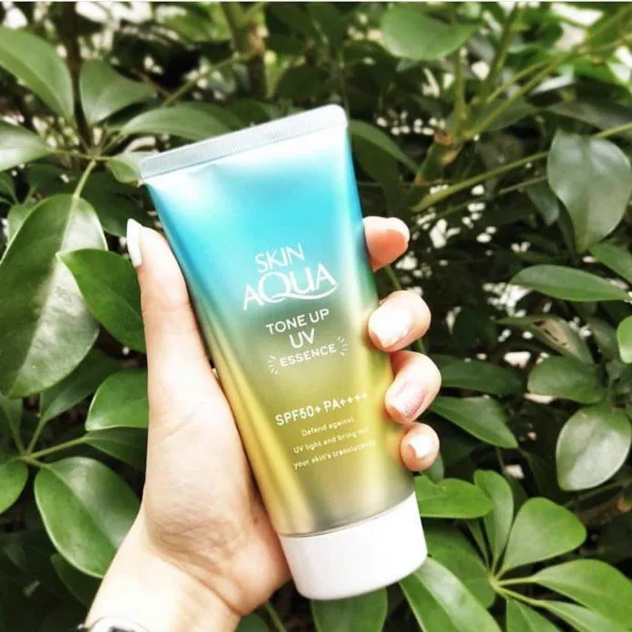 Review kem chống nắng hiệu chỉnh màu da Skin Aqua Tone Up UV Essence SPF50+ PA++++ Mint Green