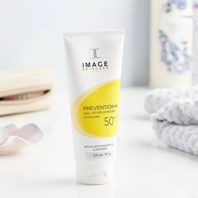 Review kem chống nắng Image SPF50 Skincare Prevention+ Daily Ultimate Protection Moisturizer: “tấm khiên” hoàn hảo bảo vệ da