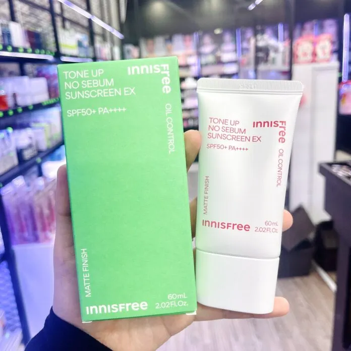 Review kem chống nắng innisfree Tone Up No Sebum SPF 50+PA+++mẫu mới có nâng tone đẹp kiềm dầu tốt?