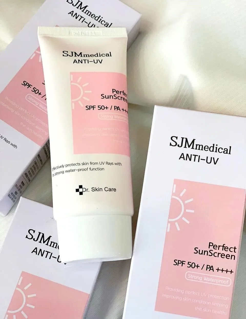 Review kem chống nắng SJM medical anti uv perfect sunscreen: nâng tông nhẹ nhàng, không gây bết dính