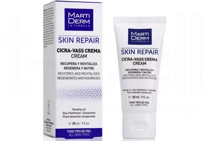 Kem dưỡng Martiderm Skin Repair Cicra Cream có thiết kế đơn giản với tone màu trắng, xanh chủ đạo ( Nguồn: internet)