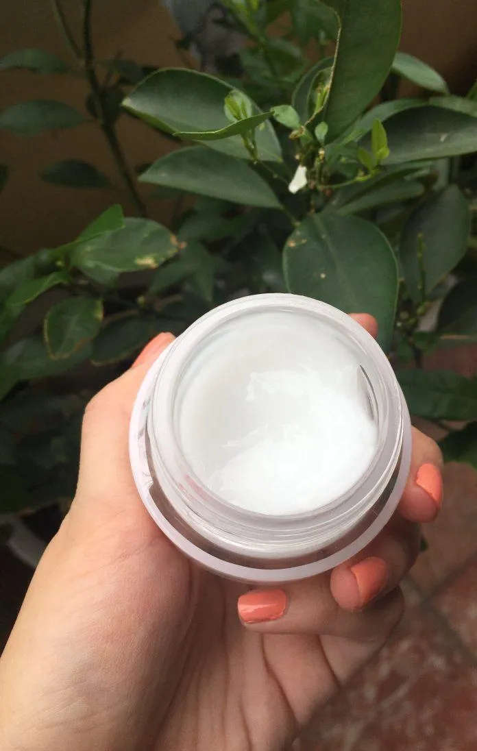 Kem dưỡng trắng da ban đêm Senka White Beauty Glow Gel Cream 