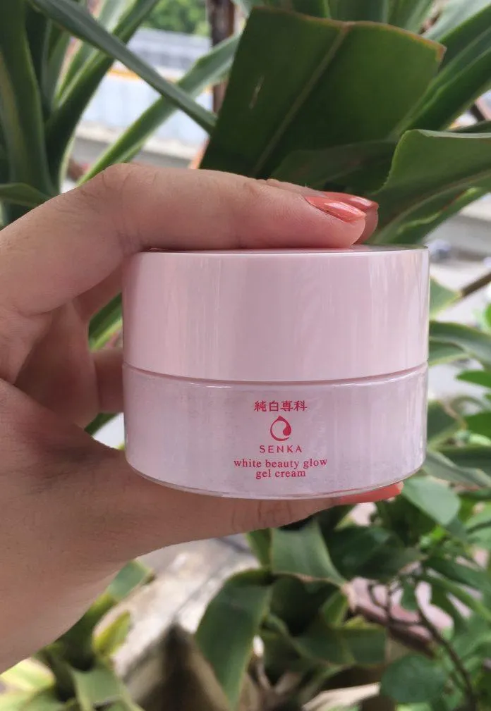 Kem dưỡng trắng da ban đêm Senka White Beauty Glow Gel Cream.