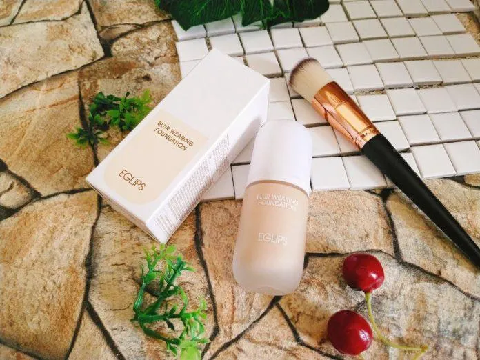 Review kem nền Eglips Blur Wearing Foundation: Lâu trôi và che phủ tốt