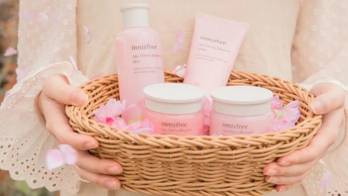 Dòng sản phẩm hoa anh đào đình đám của Innisfree