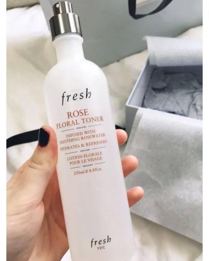 Nước hoa hồng Fresh Rose Floral Toner là giải pháp của mọi làn da