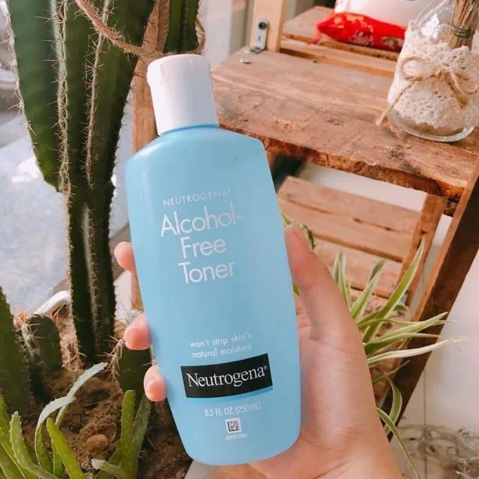 Nước hoa hồng không cồn Neutrogena Alcohol Free Toner là sự lựa chọn của nhiều tín đồ làm đẹp (ảnh: internet)