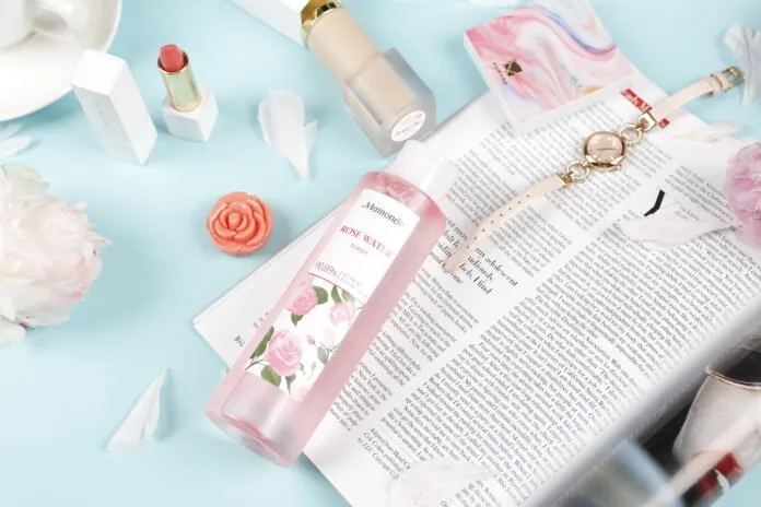 Bao bì cũ của nước hoa hồng Mamonde Rose Water Toner