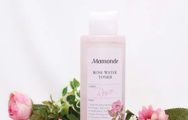 Nước hoa hồng Mamonde nổi tiếng với công dụng cấp ẩm và làm sạch da 