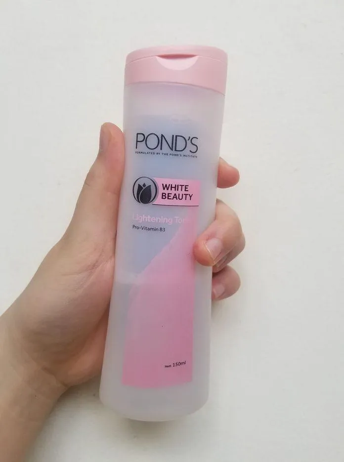 Review nước hoa hồng Ponds White Beauty Lightening Toner - Có làm sáng da như lời đồn? Butylene glycol cấp ẩm công dụng dưỡng ẩm hoa hồng làm sáng da Niacinamide nước hoa nước hoa hồng nước hoa hồng Pond s nước hoa hồng Pond s White Beauty Light Toner Pond s White Beauty Light Toner Ponds review nước hoa hồng sản phẩm sáng da thiết kế thông tin Tocopherol Acetate Vitamin E toner