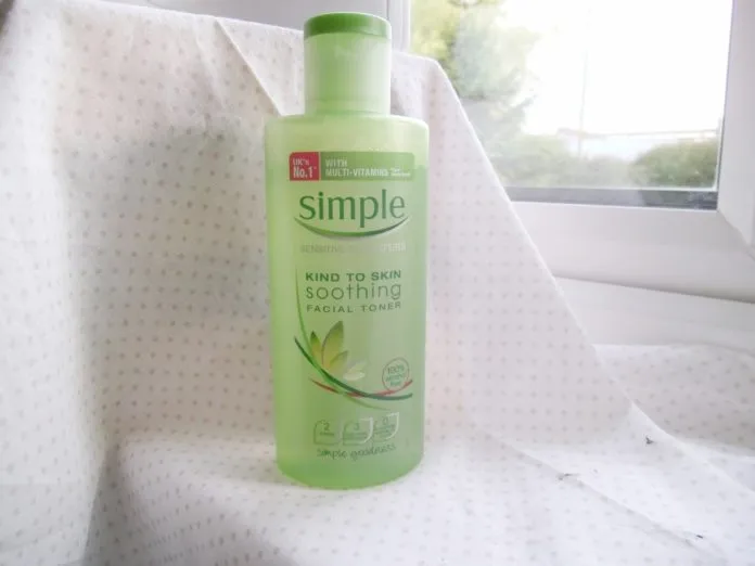 Nước hoa hồng Simple Soothing Facial Toner