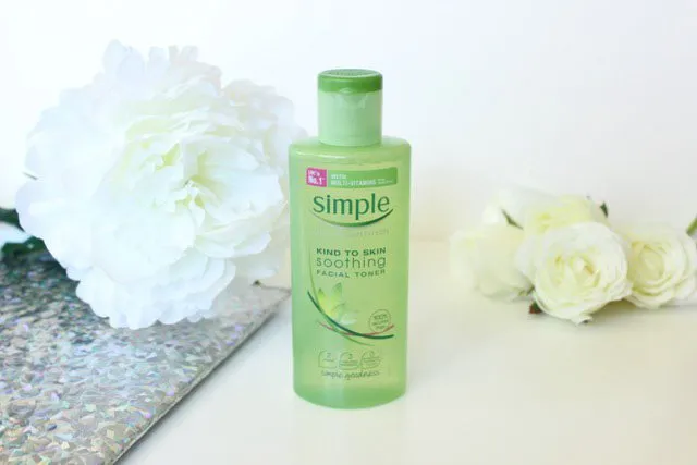 Nước hoa hồng Simple Soothing Facial Toner