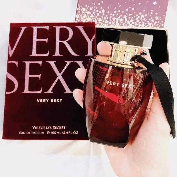 Review nước hoa Victorias Secret Very Sexy: Nồng nàn nhưng không kém phần trẻ trung, tươi mới Cappuccino đậu đen GO hổ phách hoa mimosa Hoa phong lan hoa trà hương cuối hương đầu hương giữa ngọt ngào Nước hoa victoria secret Nước hoa Victoria Secret Very Sexy quyến rũ quýt review nước hoa tiêu đen Victoria s Secret Very Sexy Victorias Secret xạ hương xương rồng