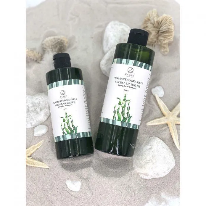 Zakka Naturals là sản phẩm nước tẩy trang "quốc dân" hiện nay tại Việt Nam với chất lượng không thua kém gì các hãng mỹ phẩm quốc tế (nguồn: Internet).