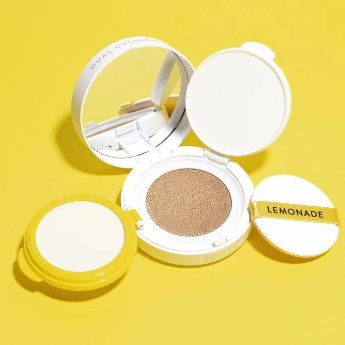 Cushion Lemonade Matte Addict Dual có thiết kế lõi kép mới lạ và đột phá. Lớp đầu tiên trong khay nhựa màu vàng là Face Filler, lớp phía dưới là Cushion (Ảnh: Internet)