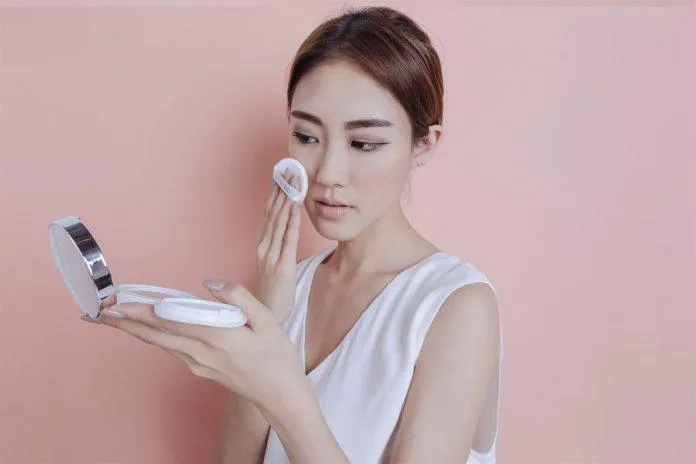 Cách sử dụng phấn nước LANCÔME Blanc Expert Cushion Compact High Coverage (ảnh: Internet)