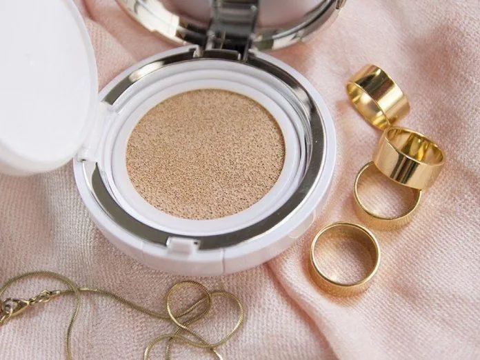 phấn nước LANCÔME Blanc Expert Cushion Compact High Coverage (ảnh: Internet)