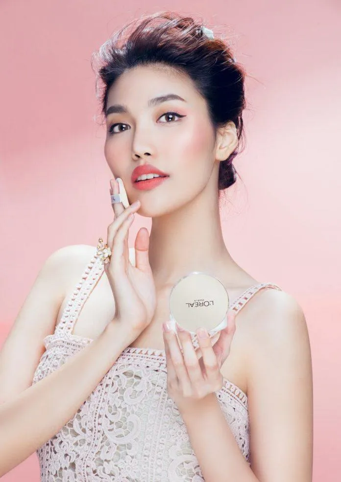 Review phấn nước LOréal Paris True Match Silky Cushion: Che phủ tối ưu các khuyết điểm chăm sóc da Che phủ các khuyết điểm công thức Ultra-Fresh làm dịu mát da cushion dưỡng ẩm da G1-Gold Ivory G3-Gold Vanilla LOréal Paris làm đẹp làm trắng da N1-Nude Ivory phấn nước phấn nước LOreal Paris True Match Silky Cushion phấn nước lâu trôi review mỹ phẩm thương hiệu LOréal Paris