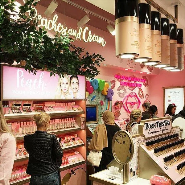 Too Faced store (Nguồn: Internet).