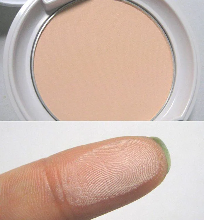 Hạt phấn của Eglips Oil Cut Powder Pact siêu mịn và cso mùi thơm nhẹ (Nguồn: Internet)