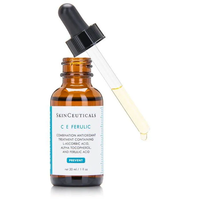 Serum Skinceuticals Vitamin CE Ferulic có kết cấu lỏng màu vàng nhạt (Nguồn: Internet)